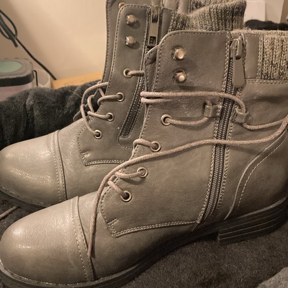 Women's Lace Up Combat Ankle Booties - Picture 7 of 9